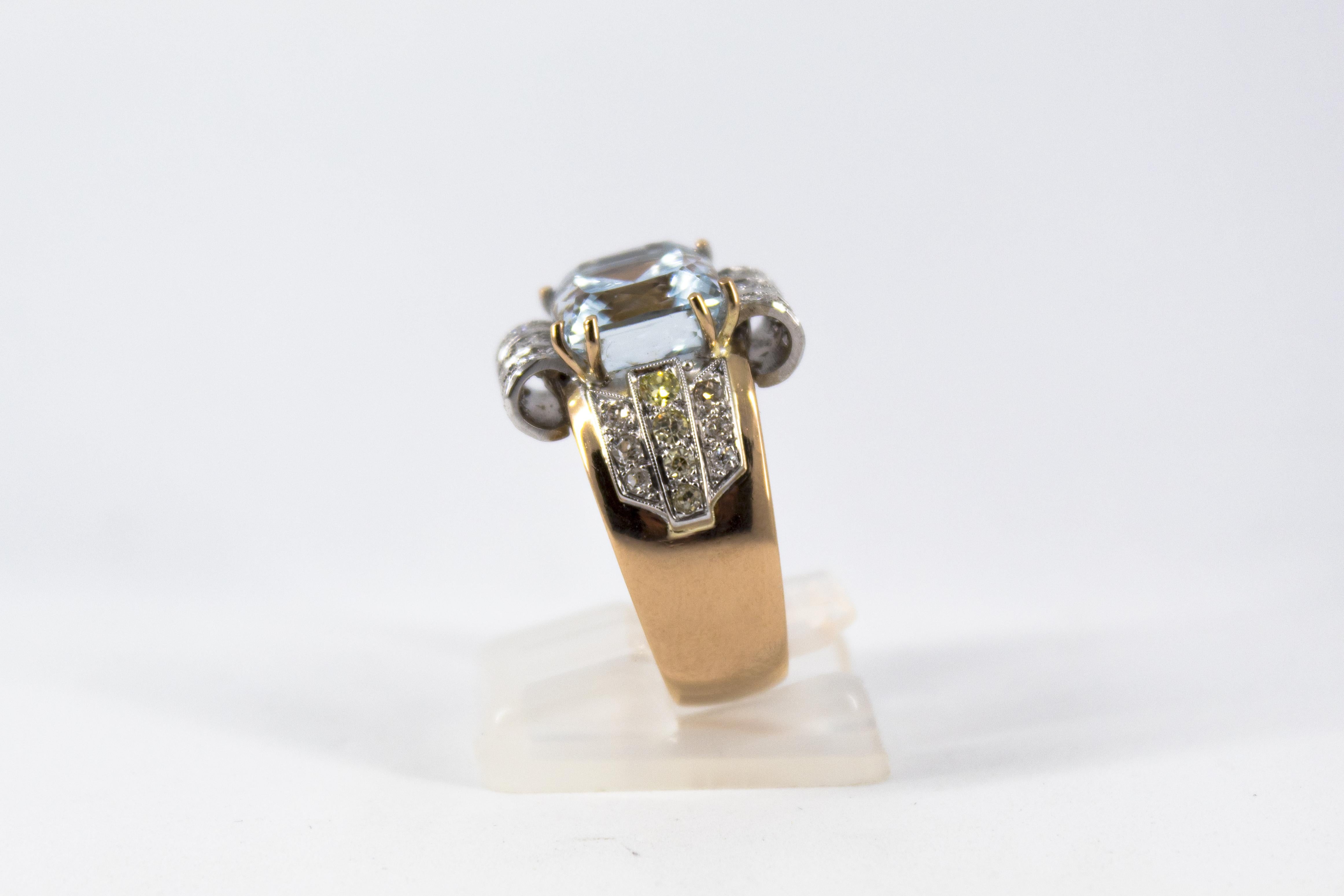 Women's or Men's Art Deco Style 7.18 Carat Aquamarine 0.94 Carat Diamond Yellow Gold Ring For Sale