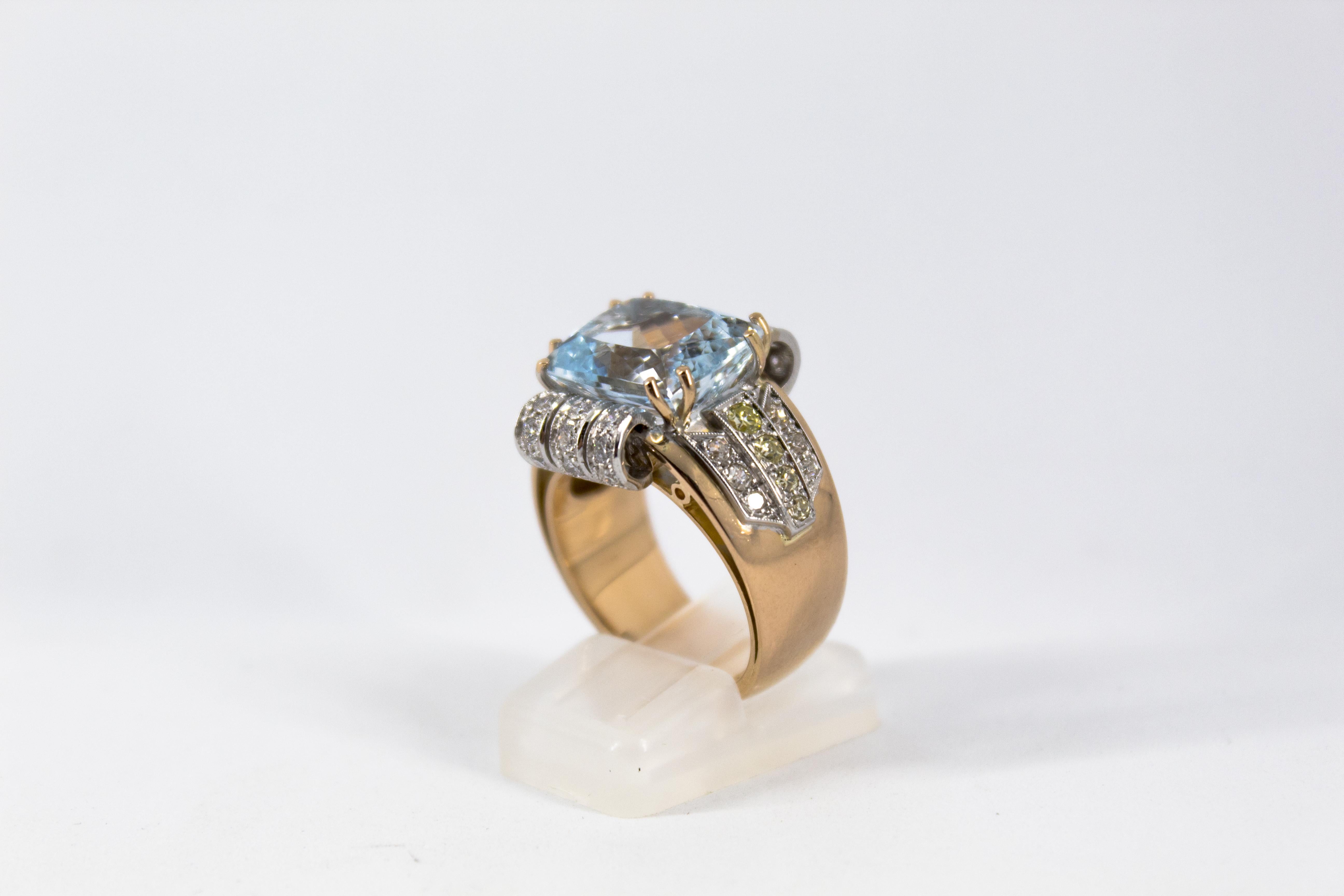 Art Deco Style 7.18 Carat Aquamarine 0.94 Carat Diamond Yellow Gold Ring For Sale 1