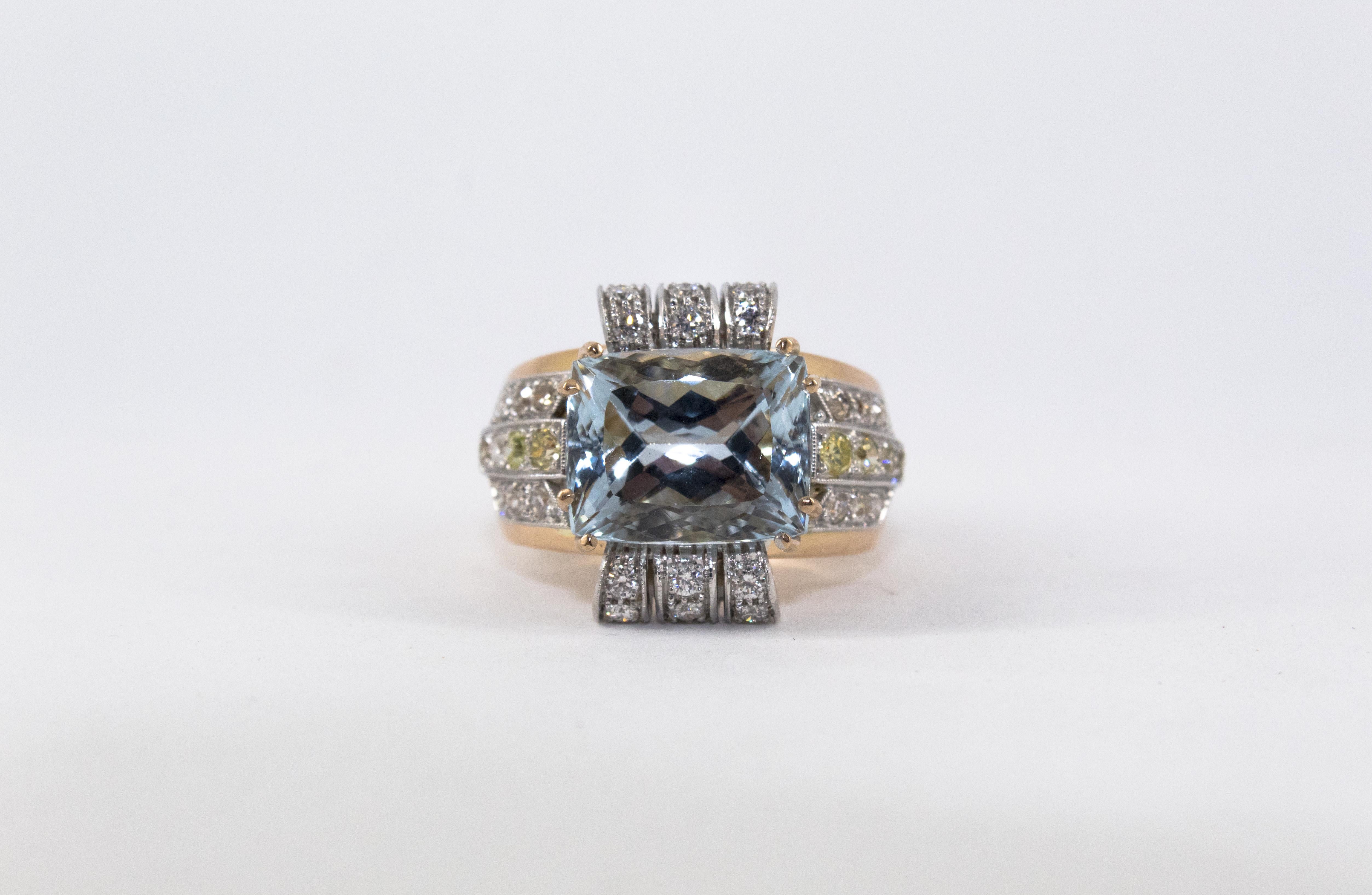 Art Deco Style 7.18 Carat Aquamarine 0.94 Carat Diamond Yellow Gold Ring For Sale 2