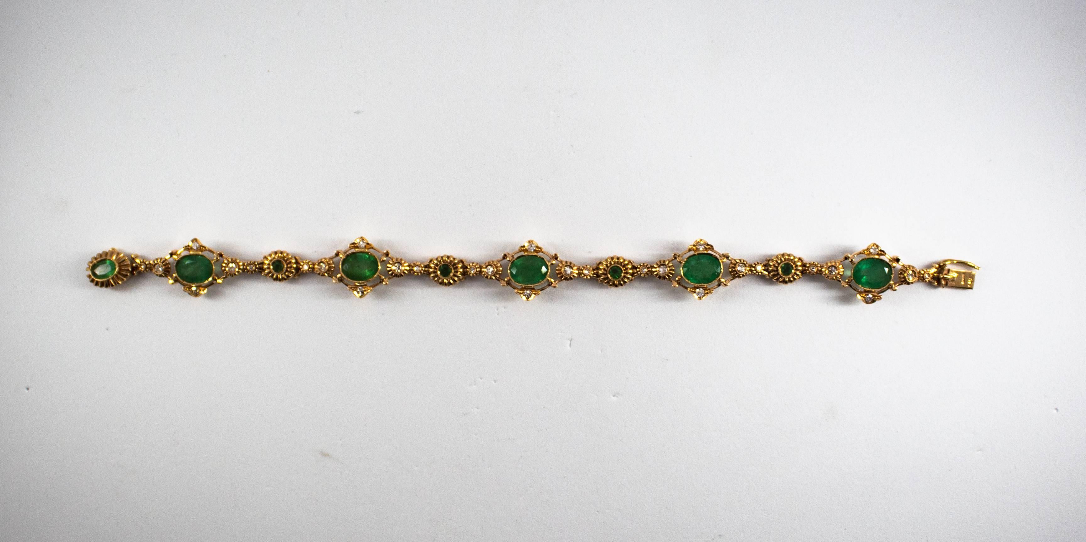 Renaissance 5.70 Carat Emerald 0.50 Carat White Diamond Yellow Gold Bracelet In New Condition In Naples, IT