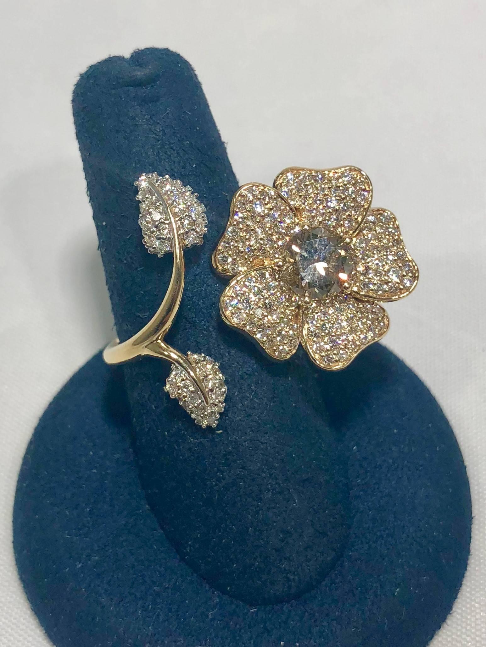 Brent Kehrle Custom 14 kt 2 tone 1.20 carat fancy Round Diamond Cocktail Ring For Sale 1