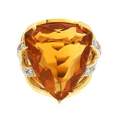 Gorgeous 25 Carat Trilliant Citrine Criss Cross Ribbon Gold Ring 10