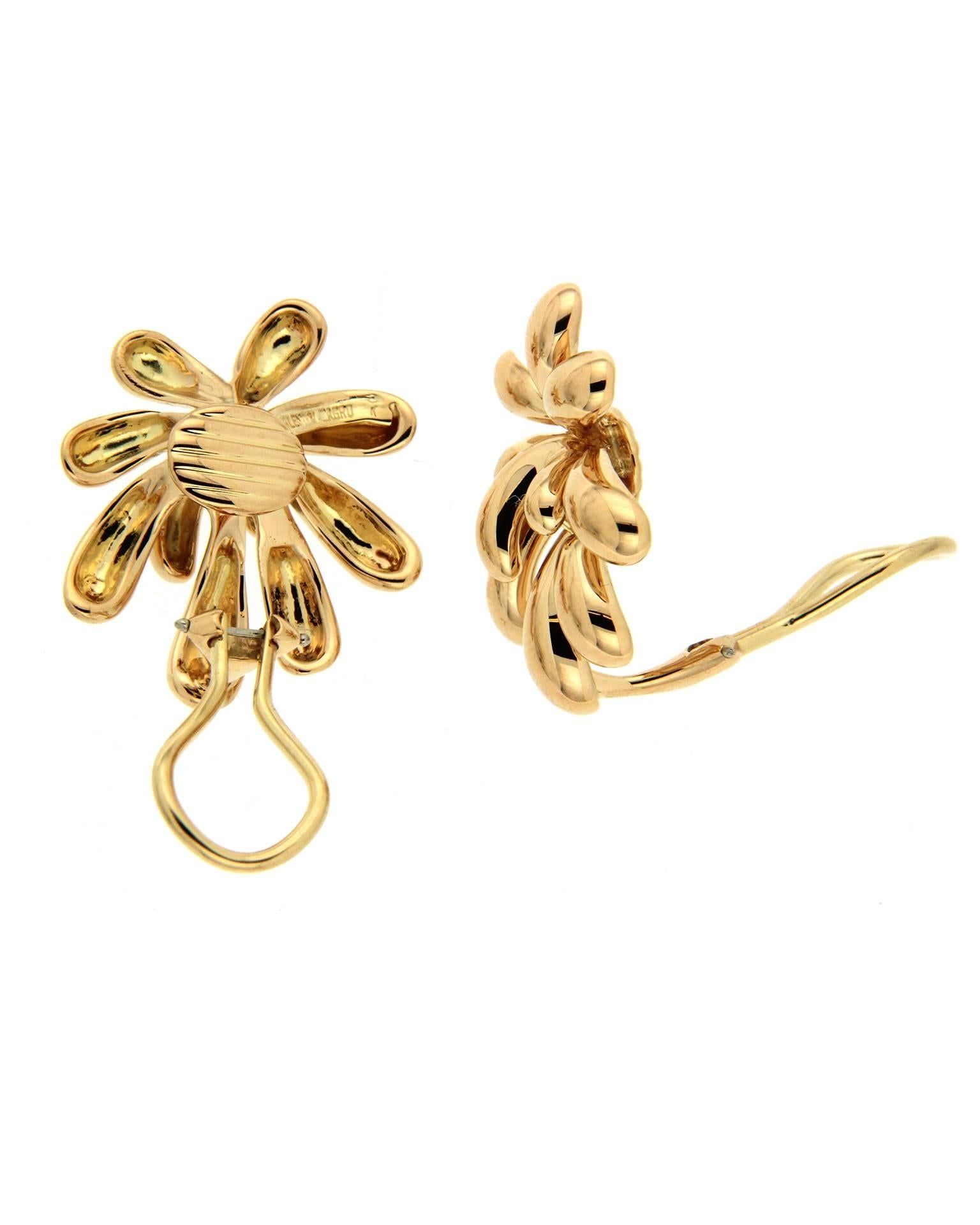 These earrings are made in 18kt yellow gold and are finished with clip-backs.