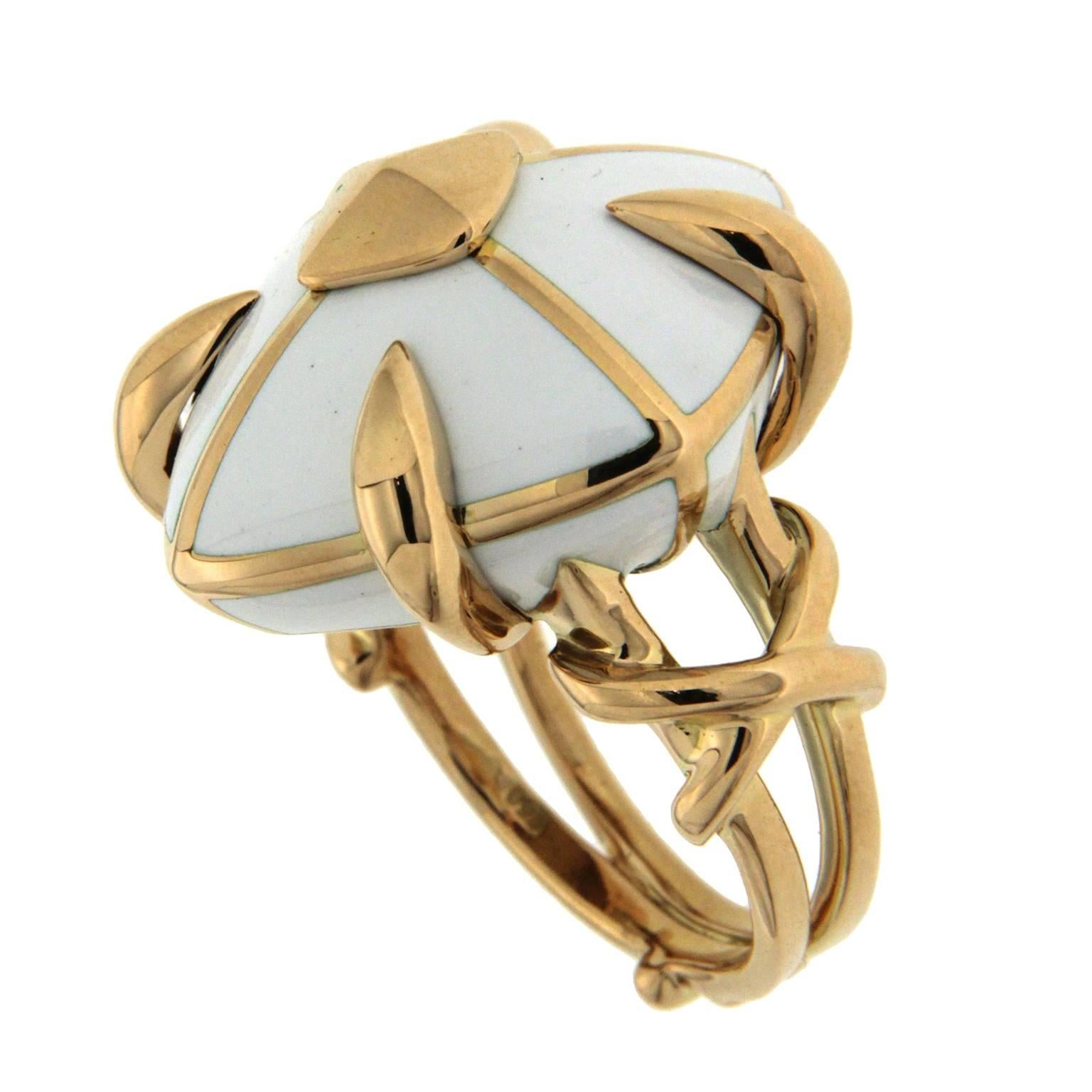 This cushion cut white enamel ring is made in 18kt yellow gold. 