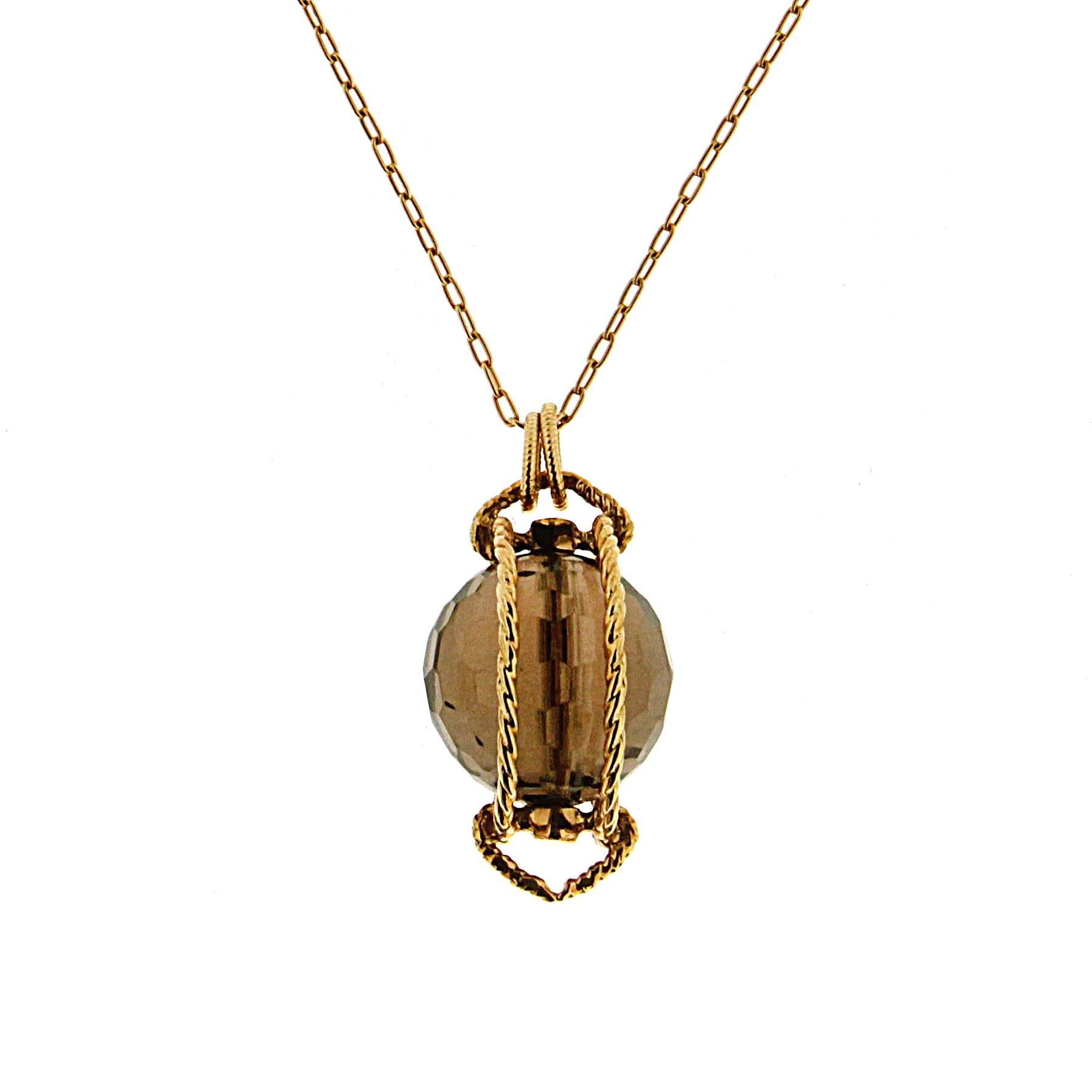 This classic Doppio Rope Pendant features a 12 mm faceted Smokey Topaz  ball with an 18 inches 18kt yellow gold chain.
