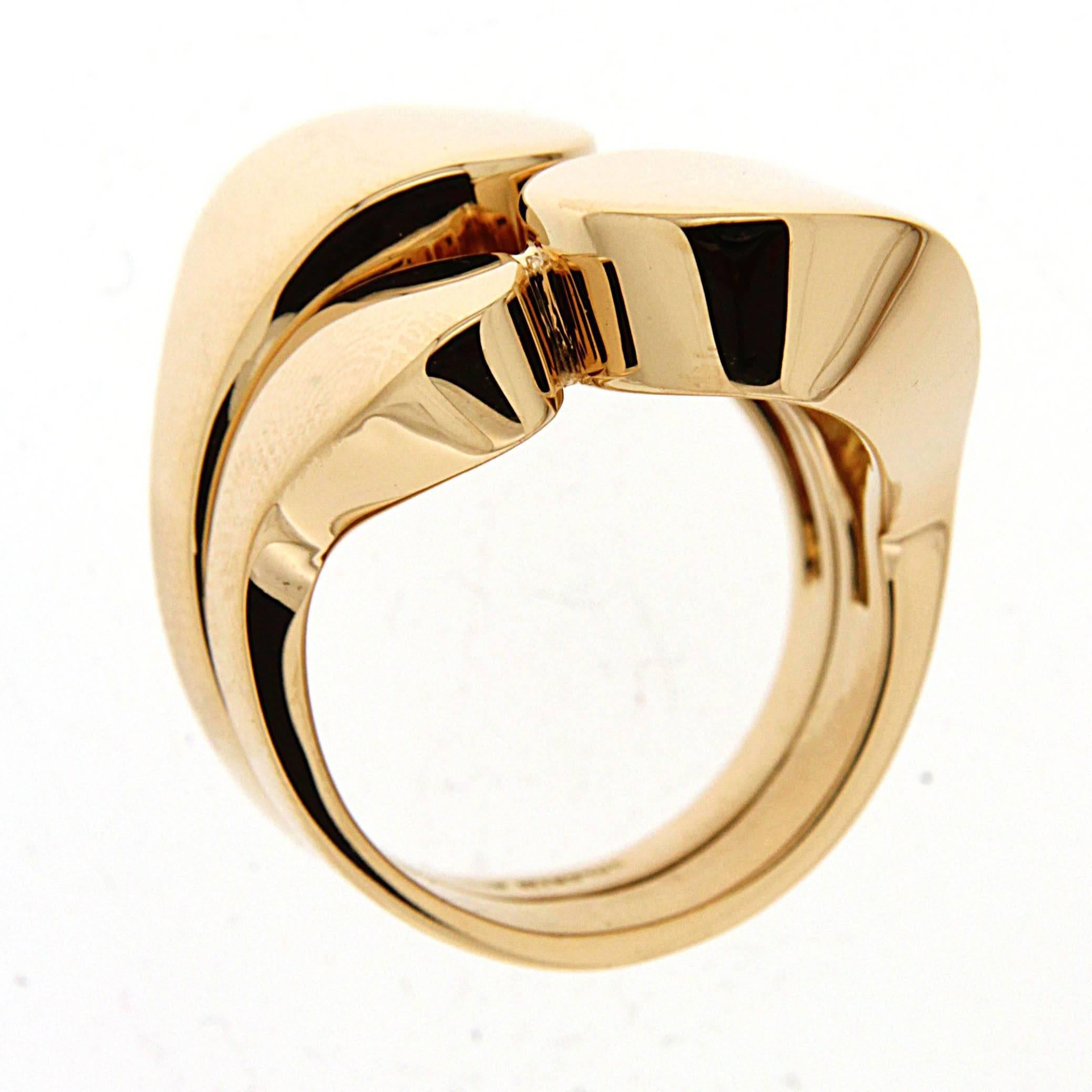 This modern asymmetric high polish gold ring is made in 18kt Yellow Gold.
Current finger size is 7 but we can always adjust to fit your finger size.