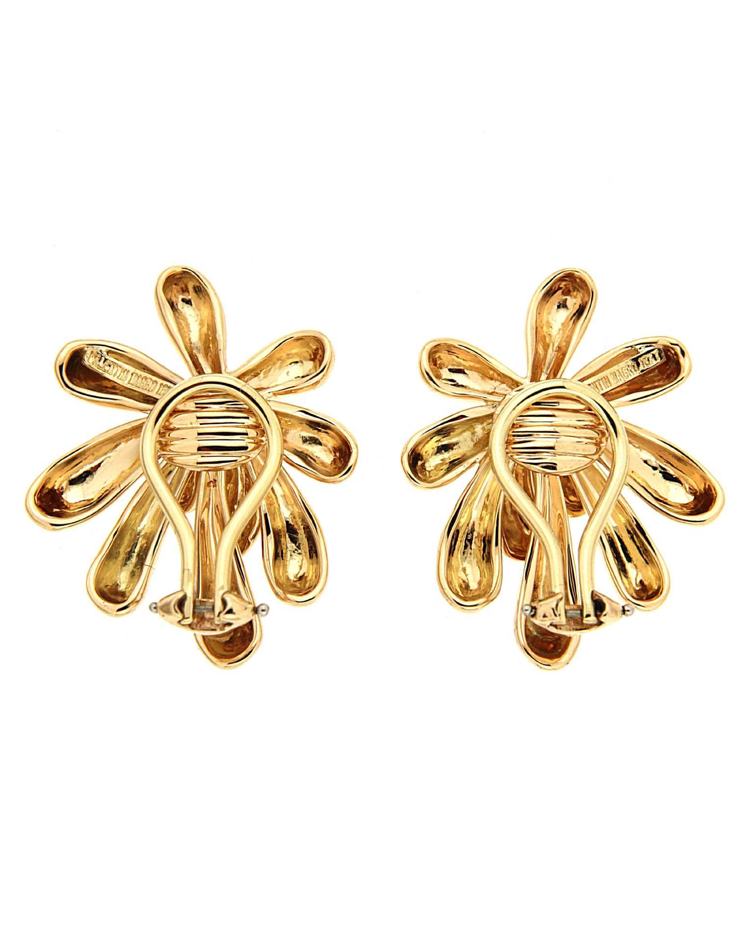 These earrings created by Valentin Magro turn gold into water. Elongated 18k yellow gold drops cluster together before flaring outwards, creating a splish-splash effect. A strong polish makes the earrings shine form every angle. These earrings are