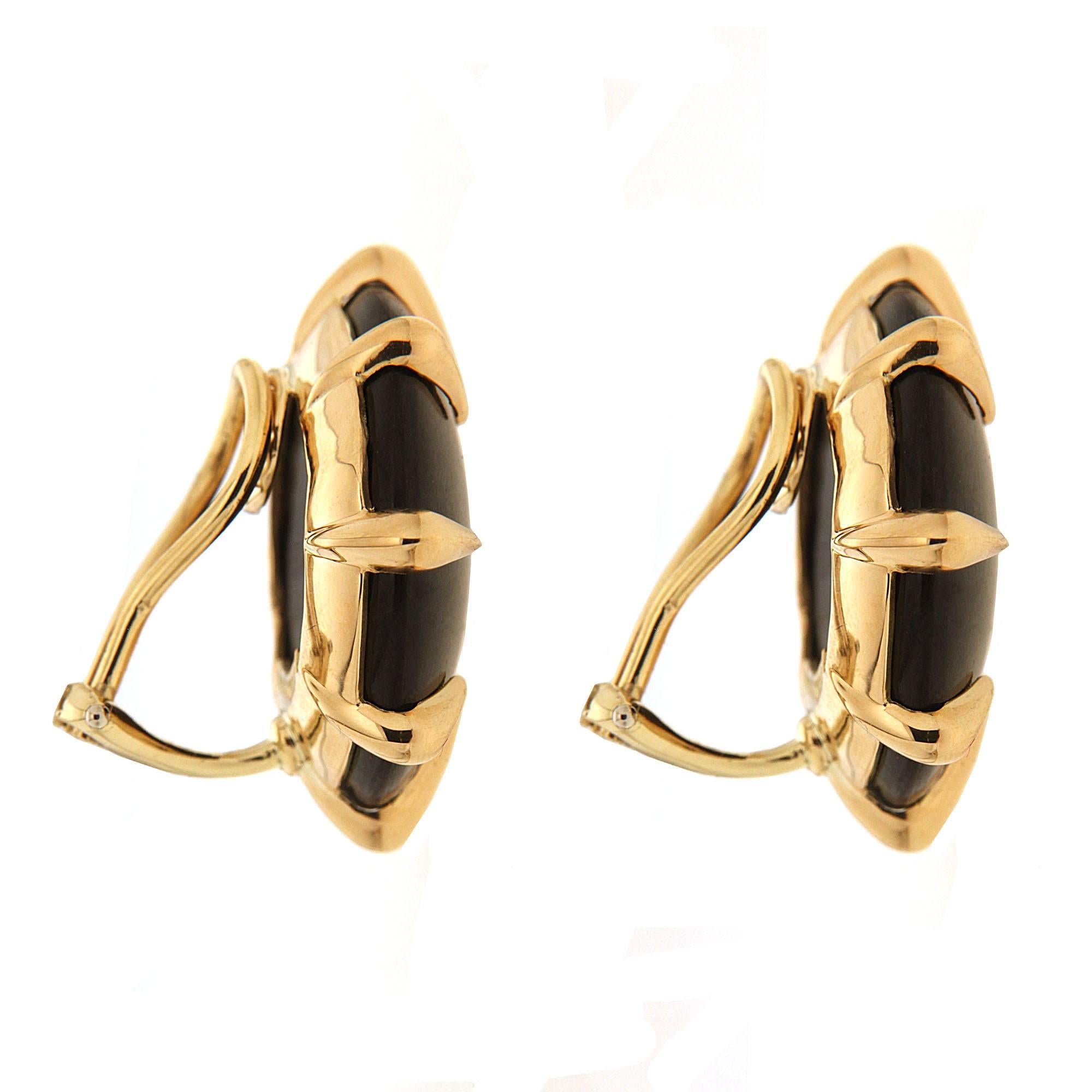 This unique pair of earrings from Valentin Magro Collection features round black jade with claw motif are finished in high polished 18kt yellow gold with clip backs (posts can be added on upon request). 