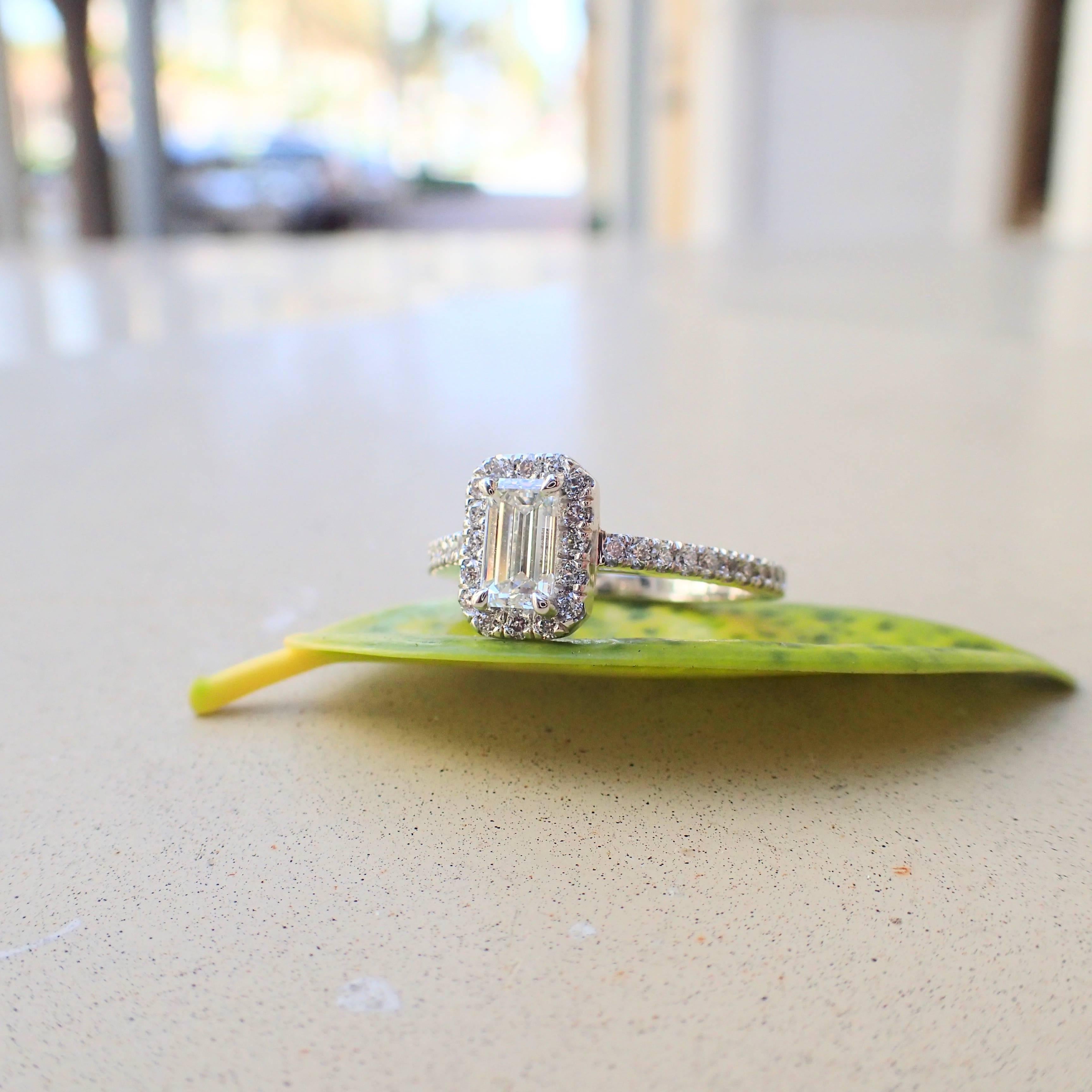 0.98 Carat - Platinum - Emerald Cut Diamond Engagement Halo Ring In New Condition In Coral Gables, FL