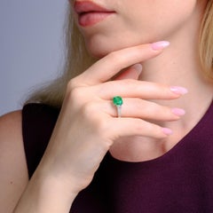 Anello in platino in stile Mid-Century con smeraldo colombiano da 2,62 carati e diamanti