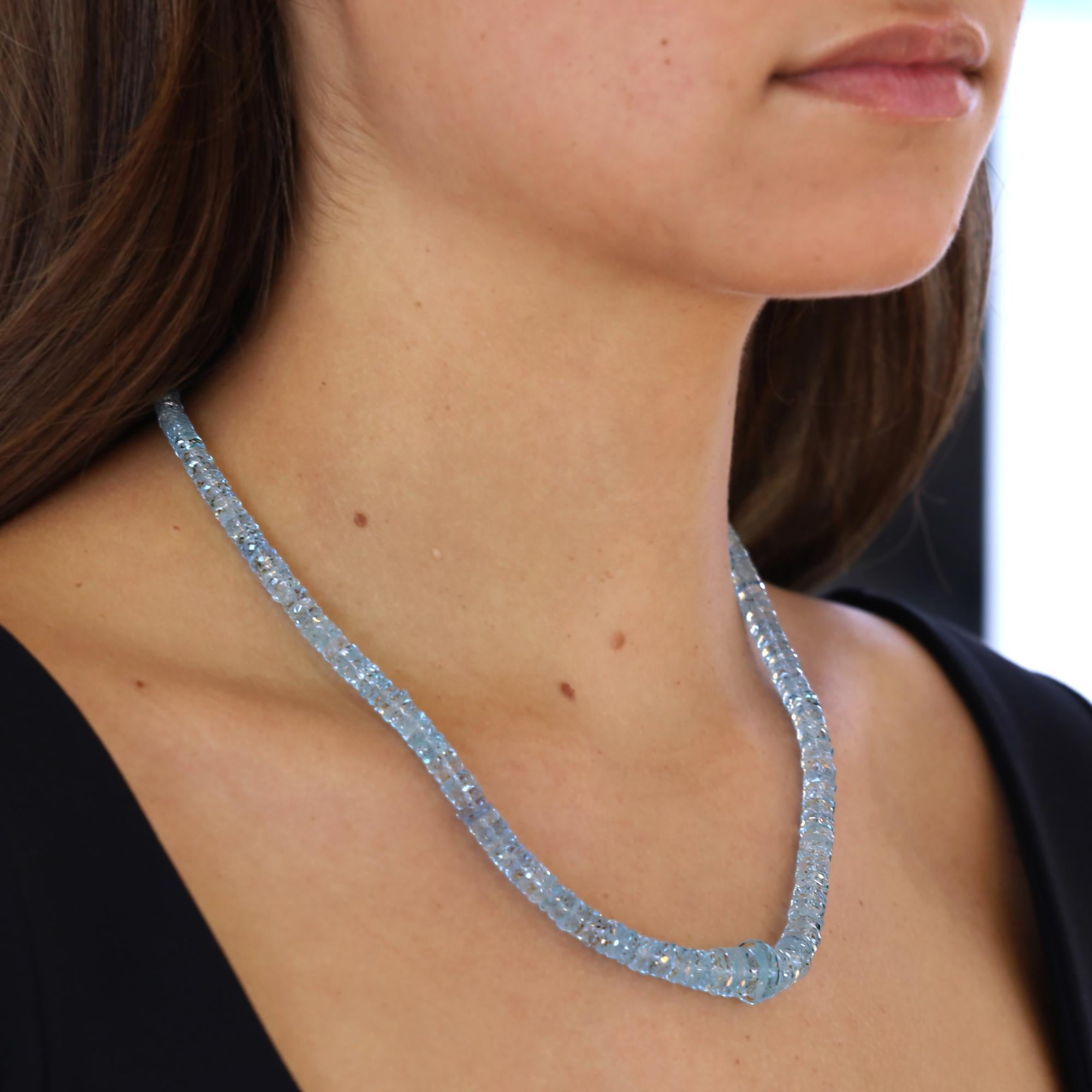 Art Deco Stil 145 Karat Aquamarin Strang Perlenkette (Rundschliff) im Angebot