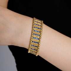 Pulsera de eslabones flexibles de oro y zafiros de Elizabeth Gage, de los años 70, de una colección vintage