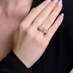 Anello con tre diamanti "Old European" da 5,04 ct, certificato GIA, in oro 14k
