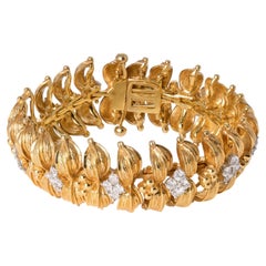 Pulsera italiana de mediados de siglo con un girasol de diamantes en oro de 18 quilates, de alrededor de la década de 1970