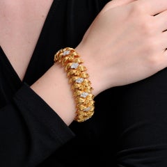 Pulsera italiana de mediados de siglo con un girasol de diamantes en oro de 18 quilates, de alrededor de la década de 1970