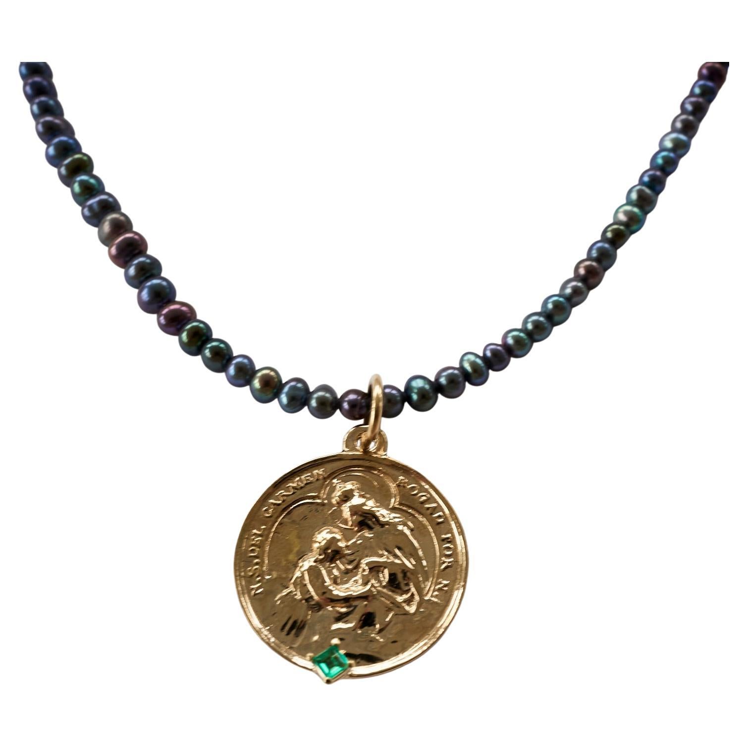 J. Dauphin, collier pendentif médaille Virgin Del Carmen en perles noires et émeraudes