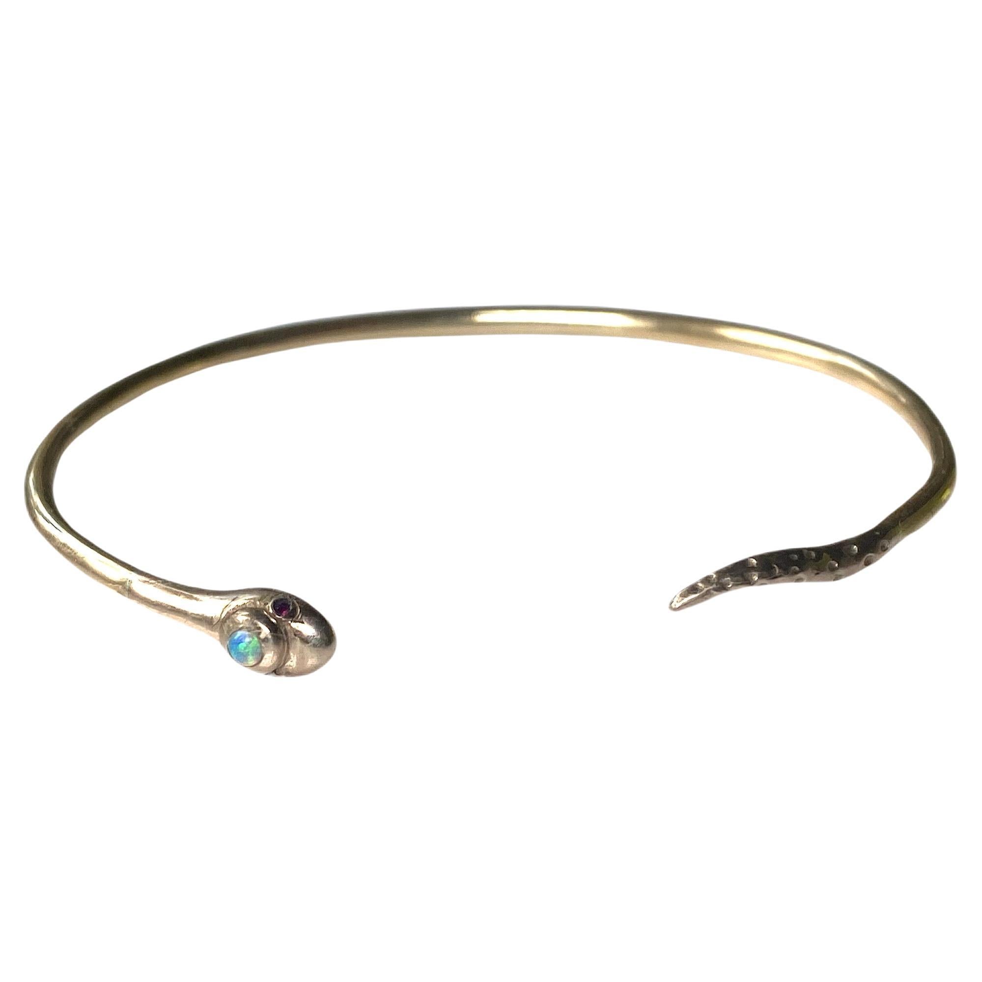 J Dauphin Bracelet manchette fantaisie en forme de serpent en opale, rubis et bronze en vente