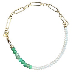 J Dauphin Bracelet en perles blanches et perles de chrysoprase, chaîne remplie d'or