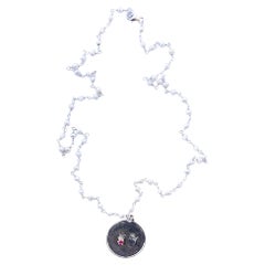 J Dauphin Collier de perles, médaille de rubis et chaîne en argent en forme de cœur Sacré-Cœur