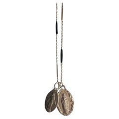 Medaglia della Vergine Maria Vintage  Collana con ciondolo in smalto nero