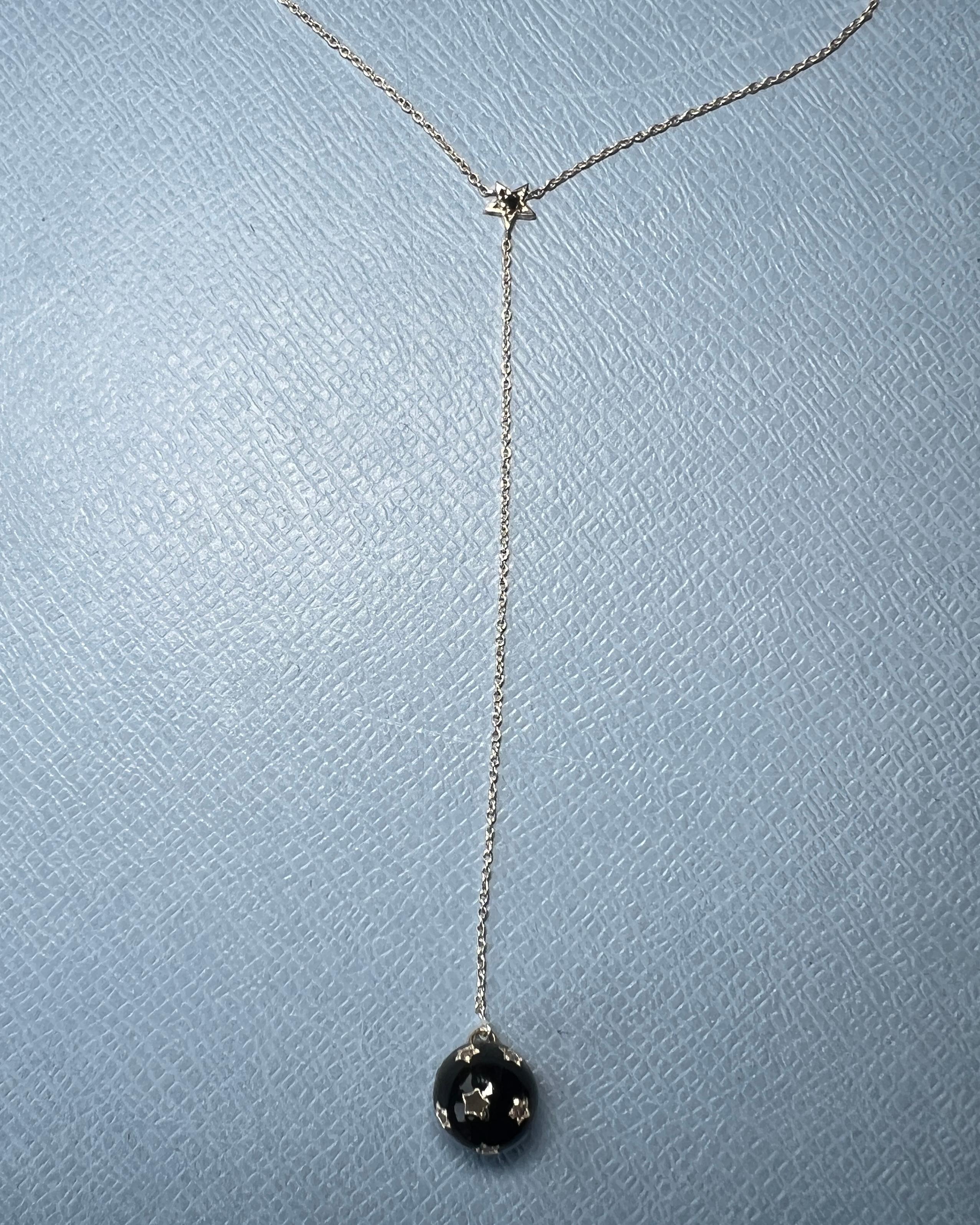 Collana con diamanti a goccia Ciondolo a sfera Stelle Smalto nero in vendita 5