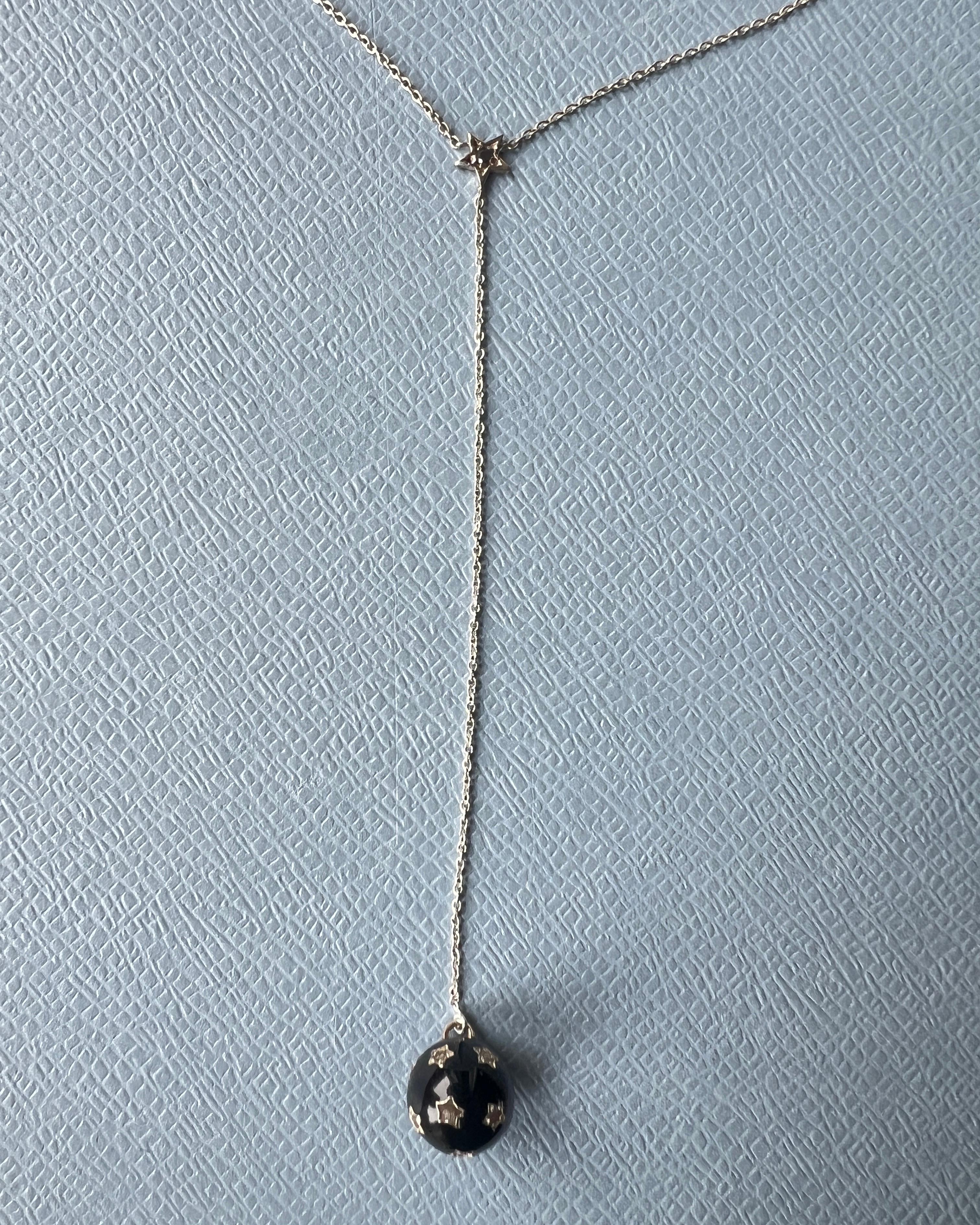 Collana con diamanti a goccia Ciondolo a sfera Stelle Smalto nero In condizioni Nuovo in vendita a Los Angeles, CA