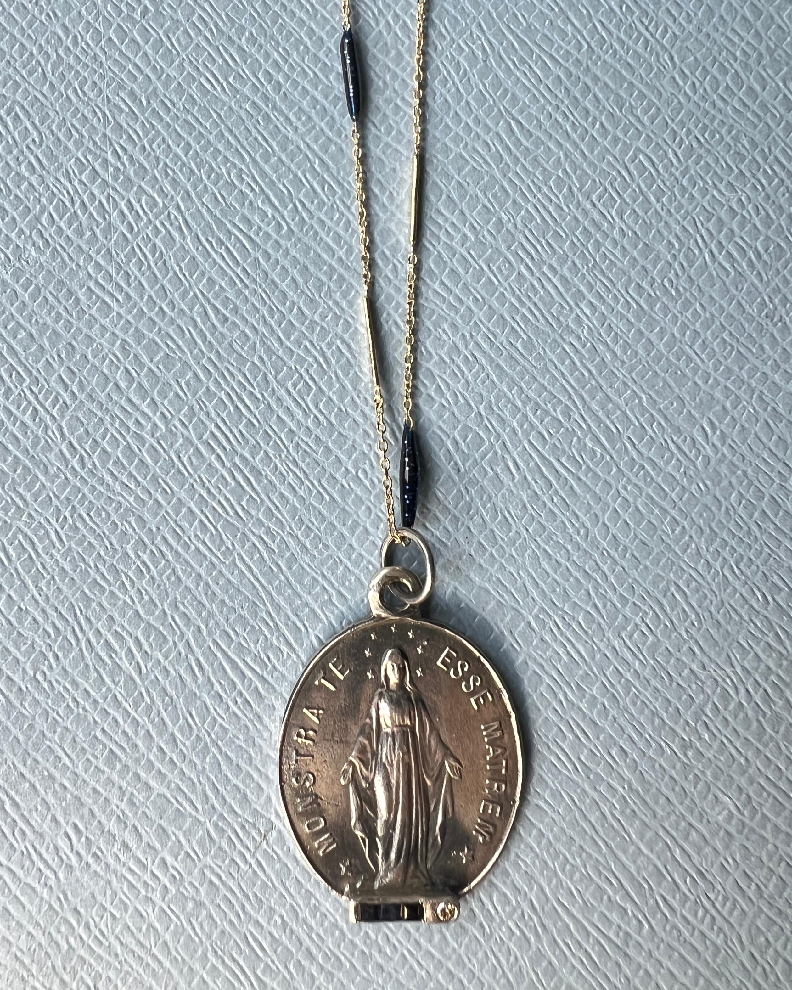 da uomo o donna Collana smaltata con medaglia ovale con diamante e zaffiro blu in vendita