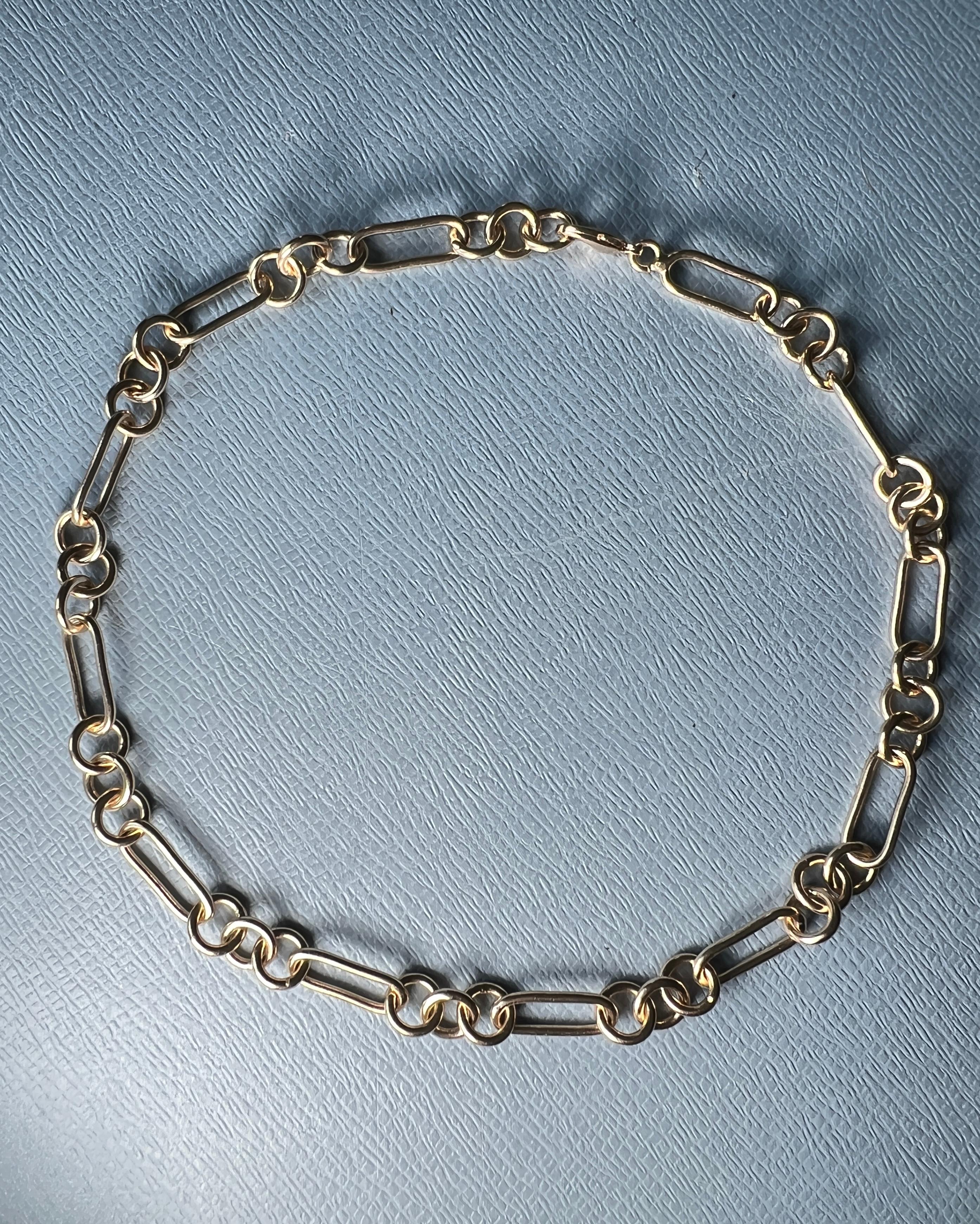 Collana a catena Choker con placca d'oro In condizioni Nuovo in vendita a Los Angeles, CA