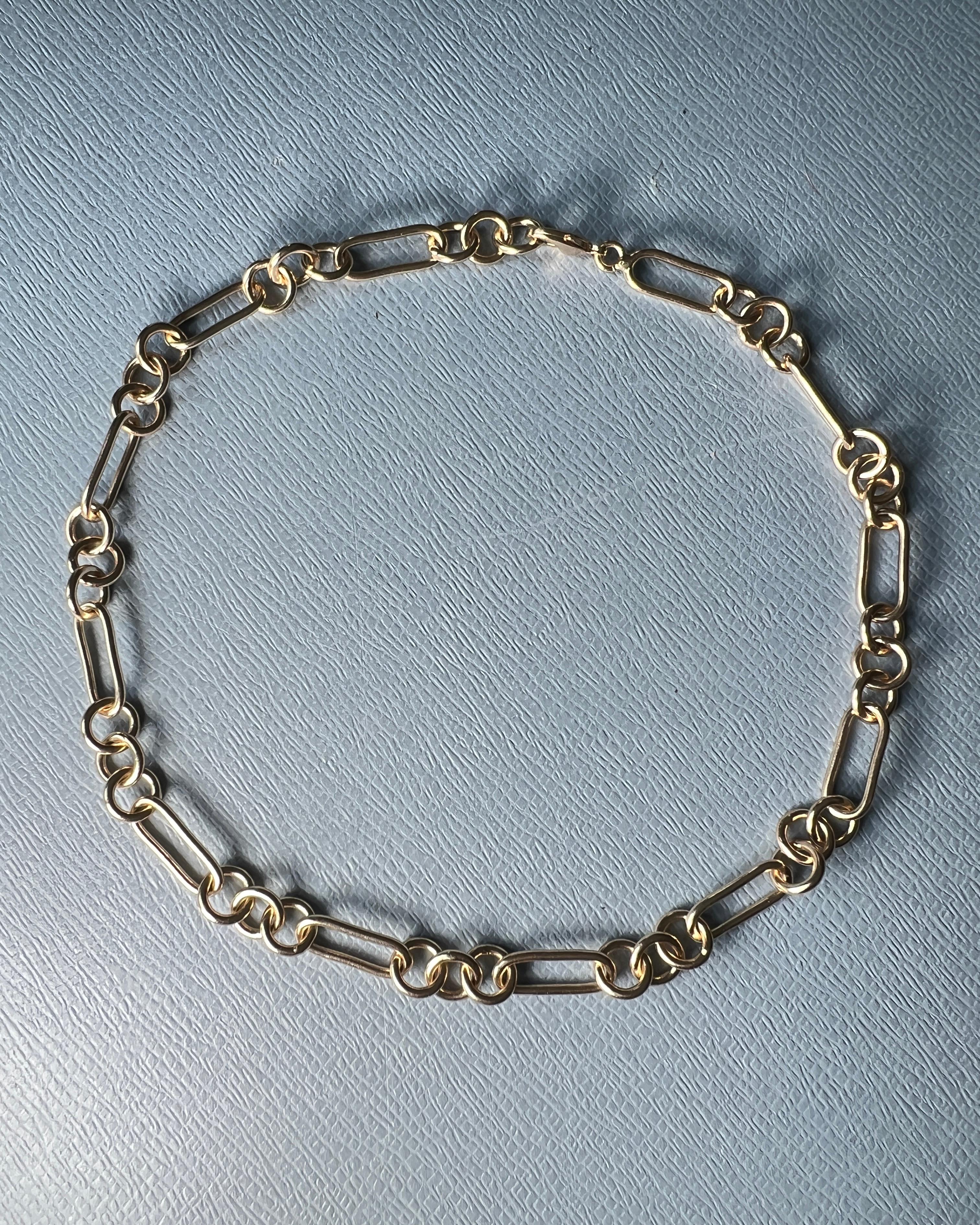 Collana a catena Choker con placca d'oro in vendita 3