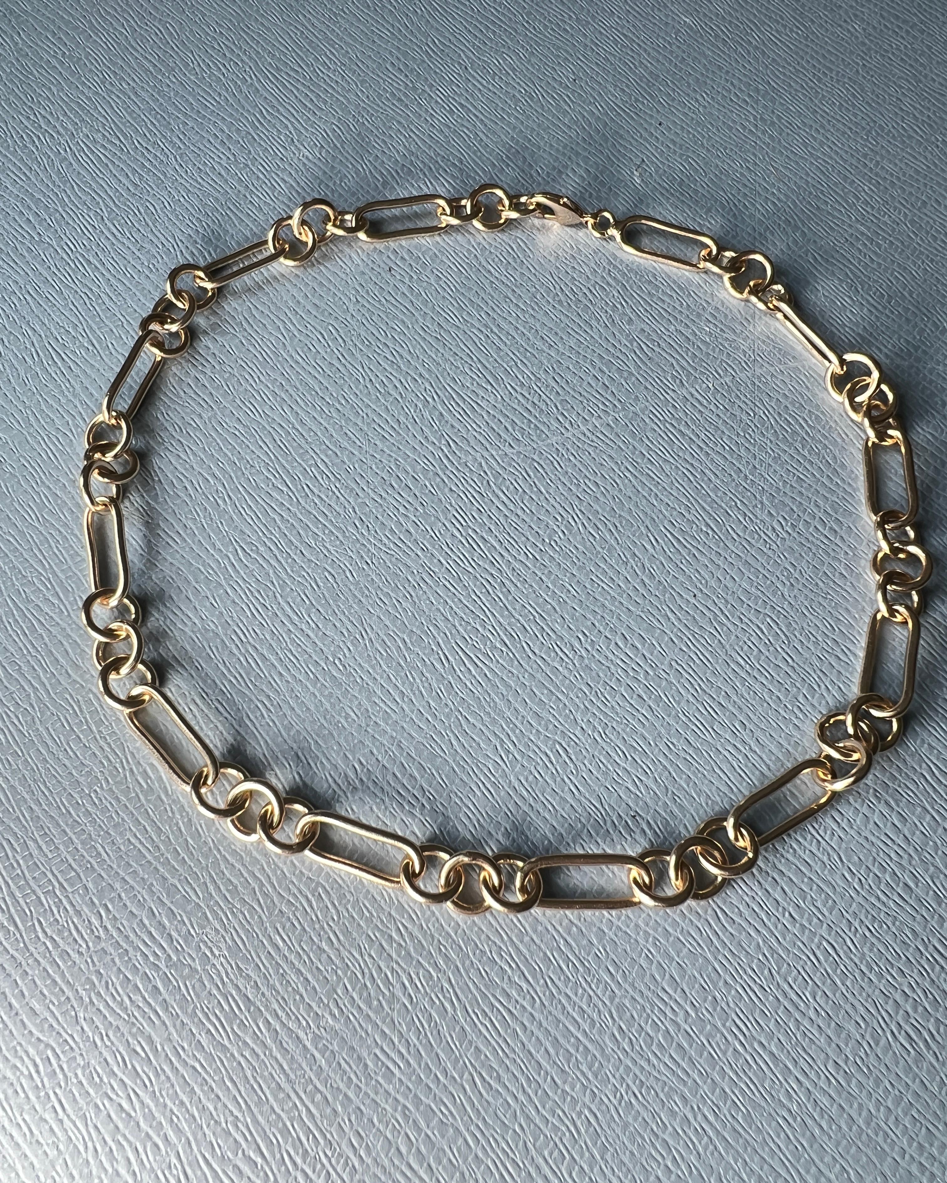 Collana a catena Choker con placca d'oro in vendita 2