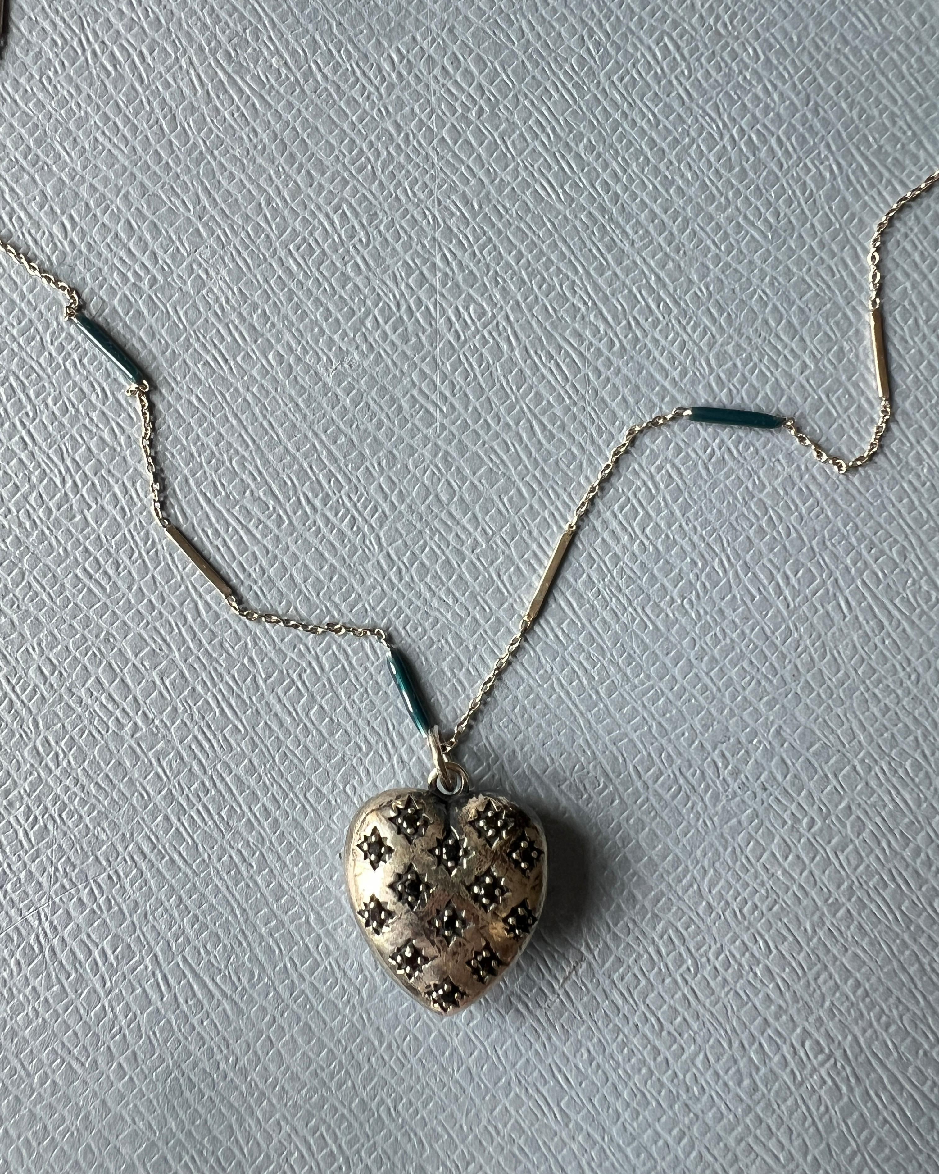 Vittoriano Collana con ciondolo a forma di cuore con diamante nero, argento e smalto blu in vendita