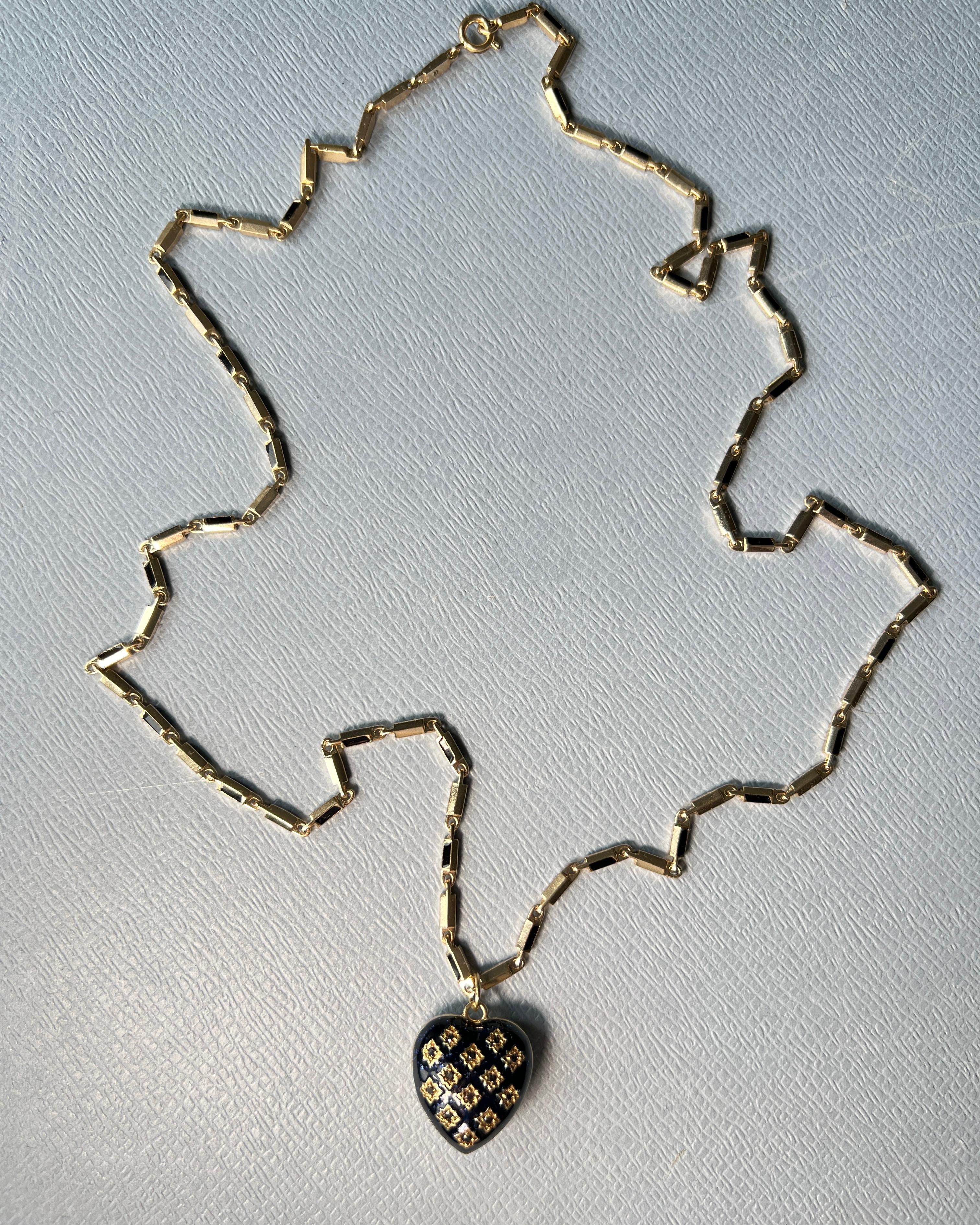 Collana a catena con ciondolo a forma di cuore con diamante nero e smalto blu in vendita 1