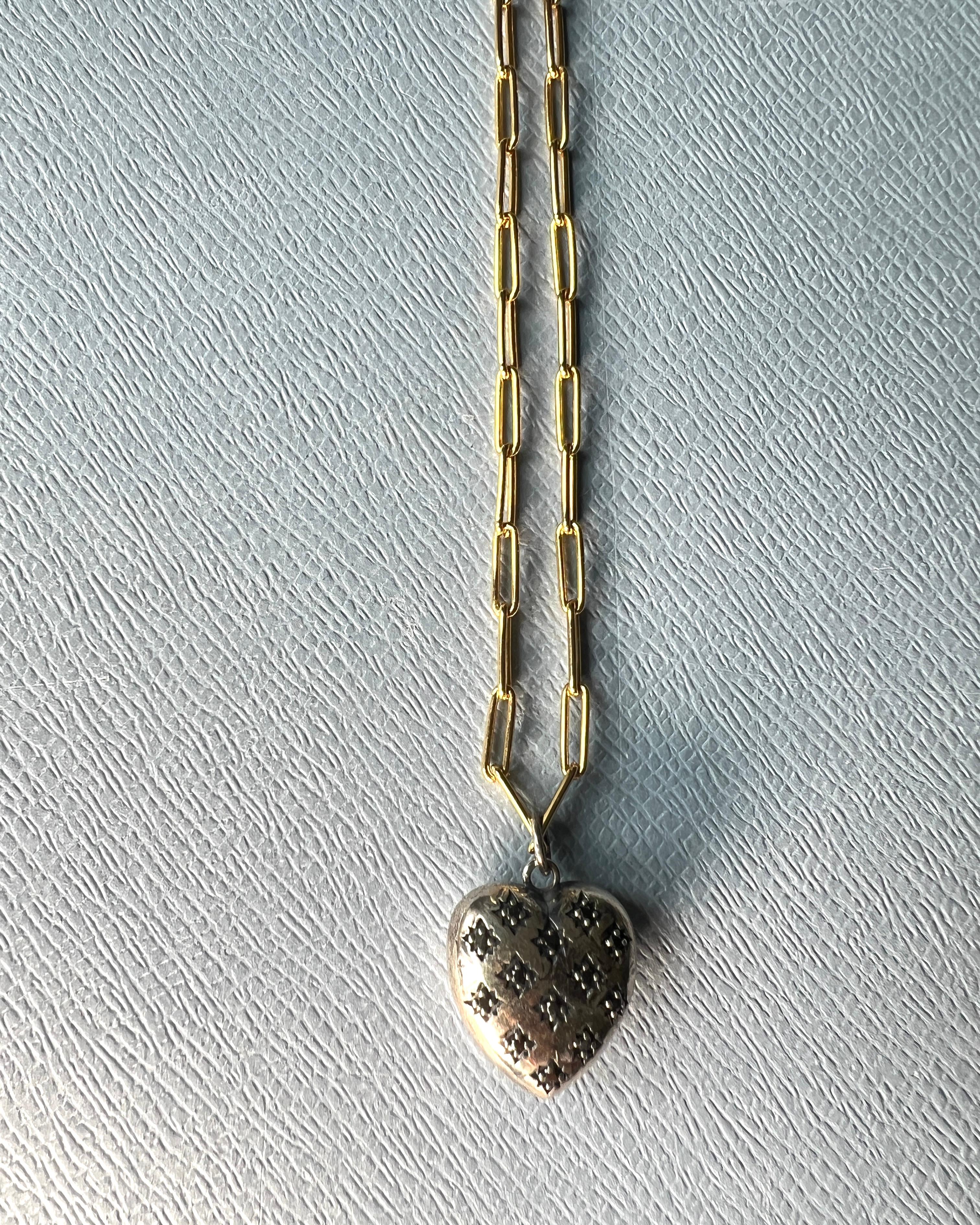 Pendentif en forme de cœur en diamant noir Collier à chaîne en argent en vente 1