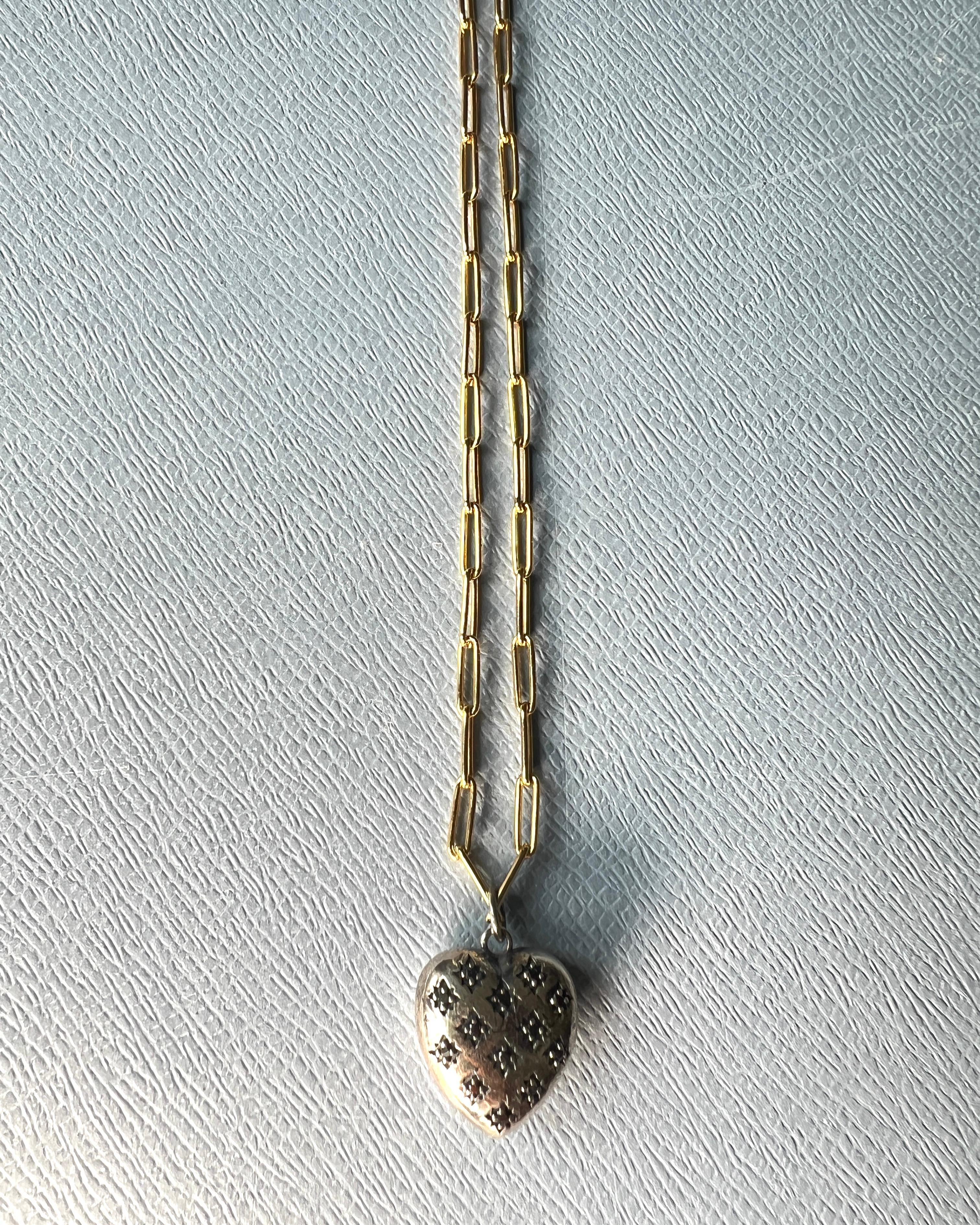 Pendentif en forme de cœur en diamant noir Collier à chaîne en argent en vente 3