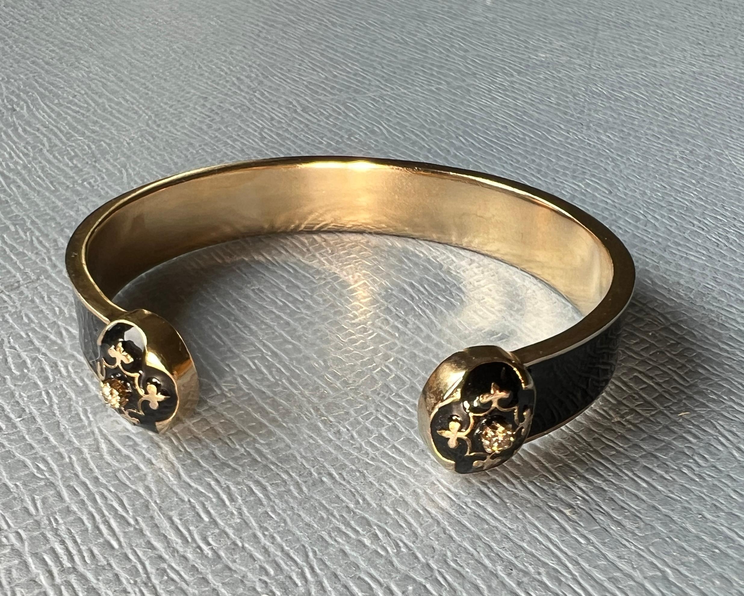Pulsera de esmalte negro Flor de Lis de diamantes Infinite en venta 4
