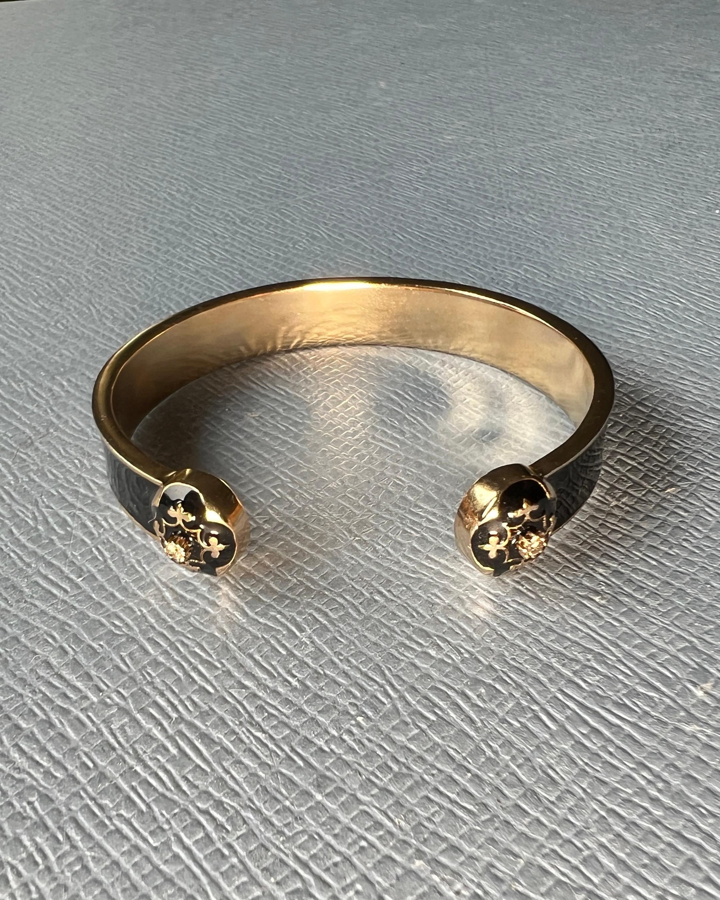 Pulsera de esmalte negro Flor de Lis de diamantes Infinite en Nuevo estado para la venta en Los Angeles, CA