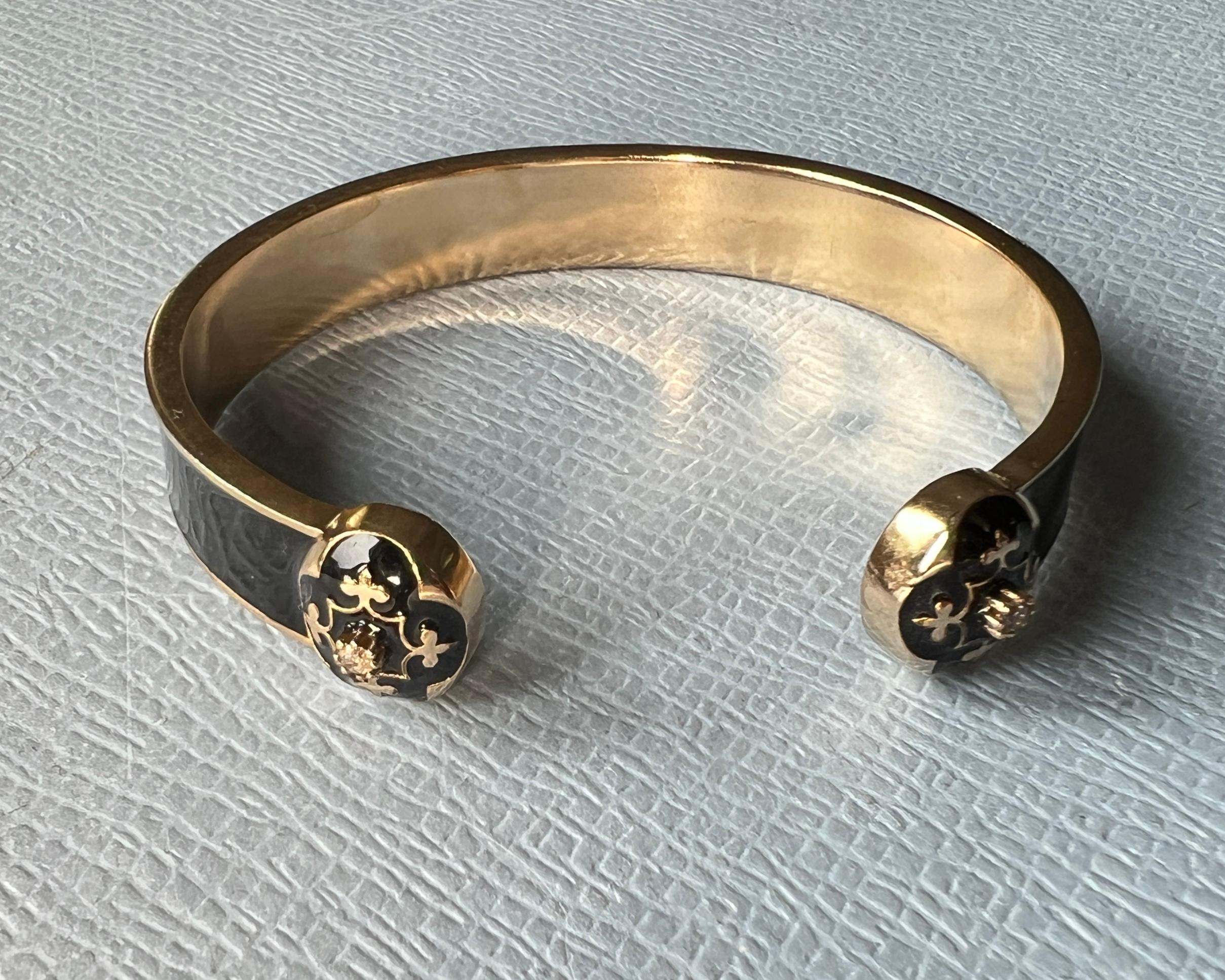 Pulsera de esmalte negro Flor de Lis de diamantes Infinite en venta 1