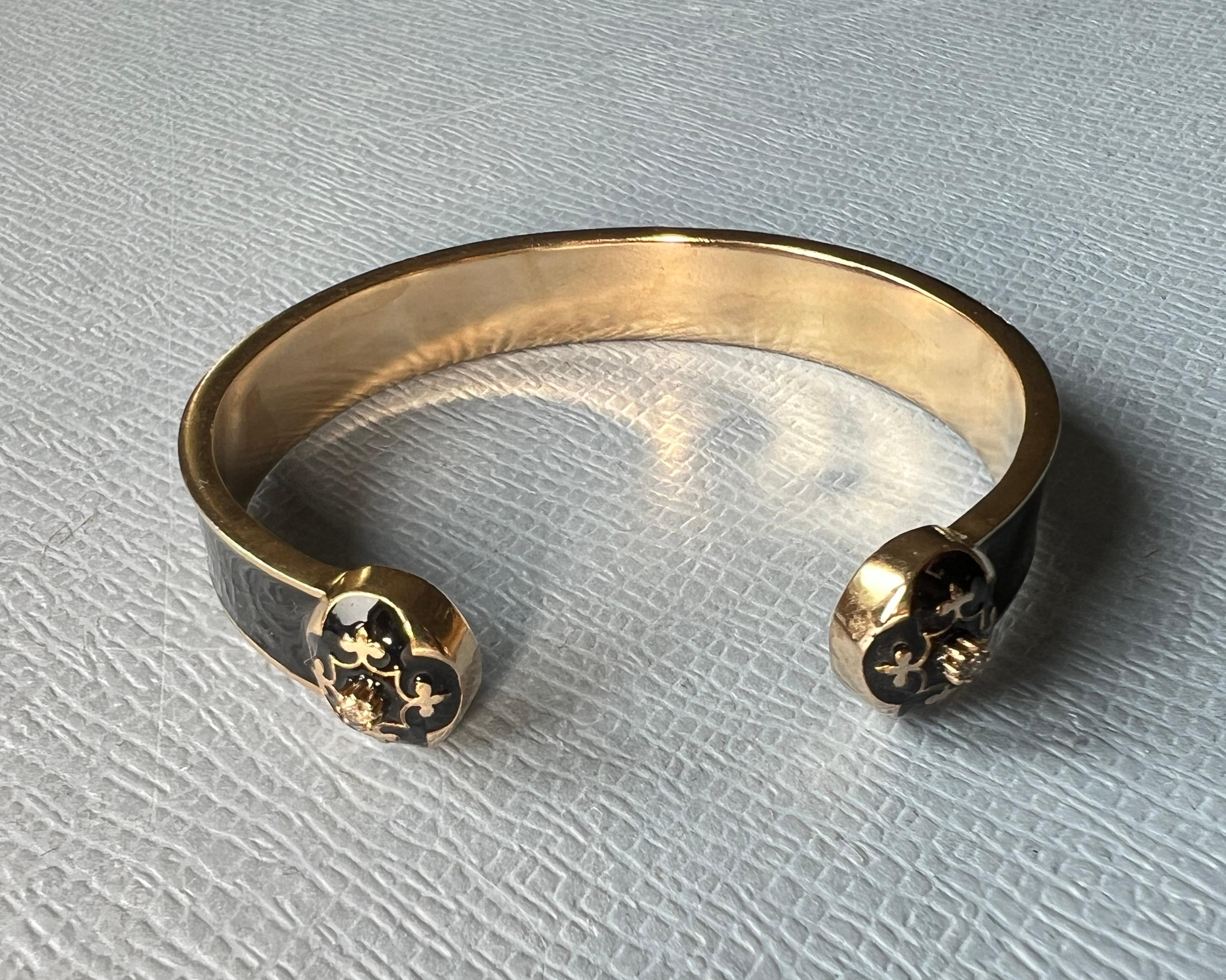 Pulsera de esmalte negro Flor de Lis de diamantes Infinite en venta 2