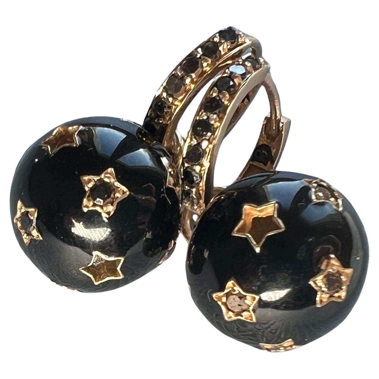 Orecchini a cerchio a stella con diamanti bianchi e neri, smalto nero in vendita