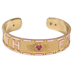 Bracelet manchette rose pâle en émail, motif cœur, rubis, diamants, lettres