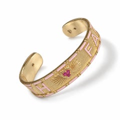 Bracelet manchette rose pâle en émail, motif cœur, rubis, diamants, lettres