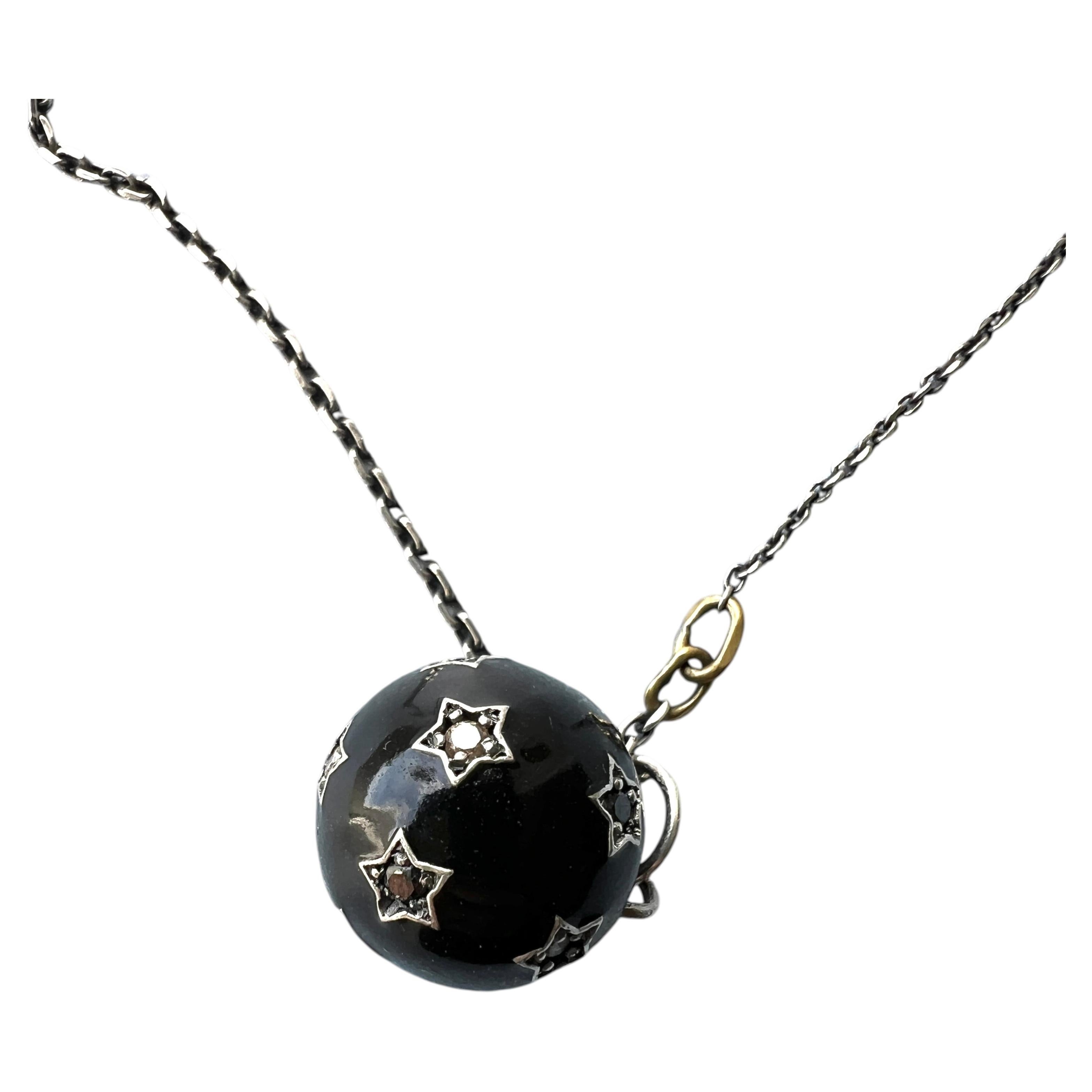 Collier avec pendentif en forme d'étoile, émail noir, diamant, argent, J Dauphin en vente