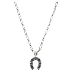 Collana Horse Shoe in argento sterling con diamante e zaffiro blu