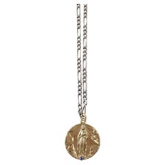 Collier en or avec médaille de la Vierge Marie en tanzanite et chaîne vintage en argent