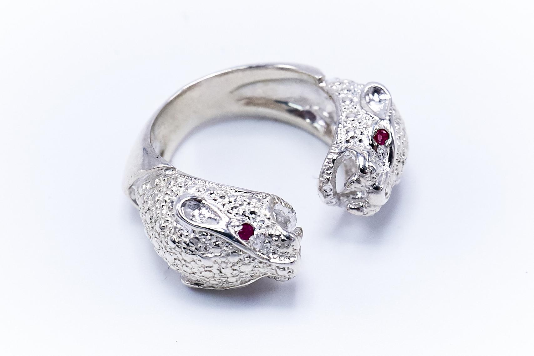 Bague cocktail animalière Jaguar en argent sterling et rubis  Bague J Dauphin Neuf - En vente à Los Angeles, CA