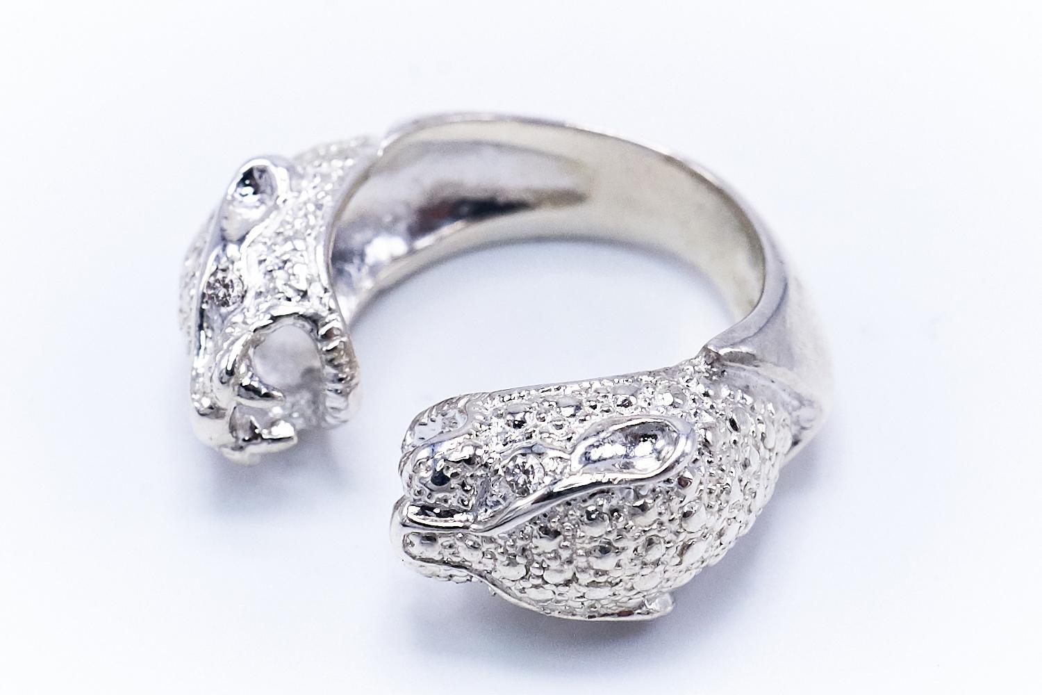 Contemporain Bague cocktail Jaguar à double tête en argent sterling et diamant blanc J Dauphin en vente