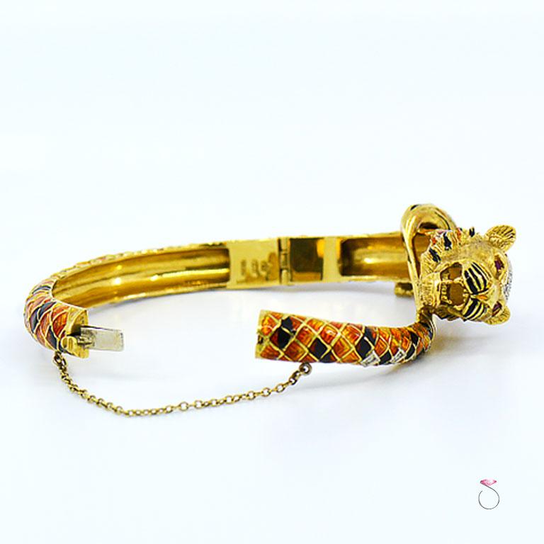 Vintage Italian Tige Enamel Diamond Bangle Bracelet, 18 Karat Yellow Gold For Sale 1