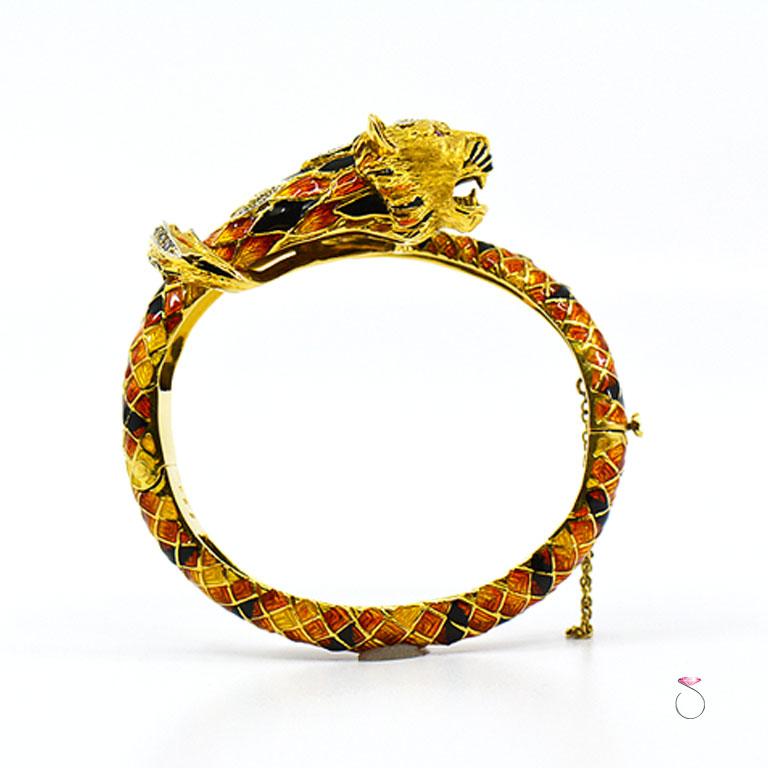 Art déco Bracelet jonc vintage italien en or jaune 18 carats avec diamants et émail de type « Tige » en vente