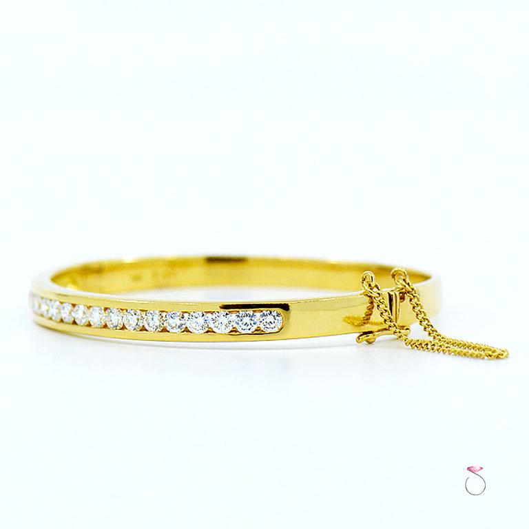18 Karat Yellow Gold Diamond Bangle Bracelet, 2.17 Carat In Good Condition In Honolulu, HI