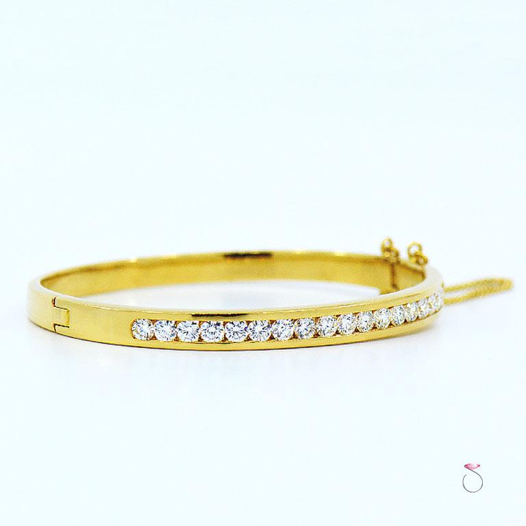 Round Cut 18 Karat Yellow Gold Diamond Bangle Bracelet, 2.17 Carat
